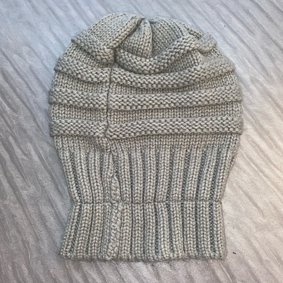 Cc exclusive beanie oversized gray woman’s great condition - Picture 3 of 5